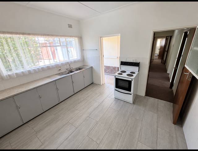 3 BEDROOM HOUSE FOR SALE IN QUEENSWOOD